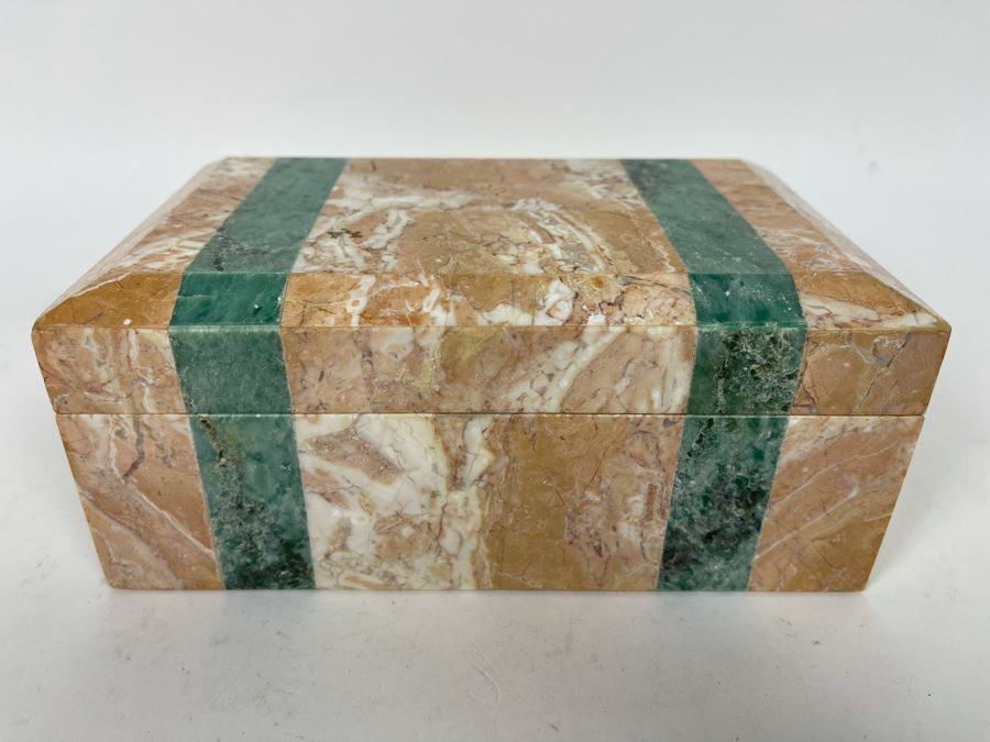 Marble Lidded Box 7.5W X 5D X 3H [Photo 1]