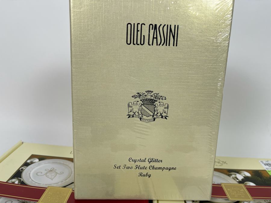 New Pair Of Oleg Cassini Crystal Glitter Champagne Flutes And Two Sets Of Lenox Seasonal Dessert Plates (Total Of 8 Plates) [Photo 6]