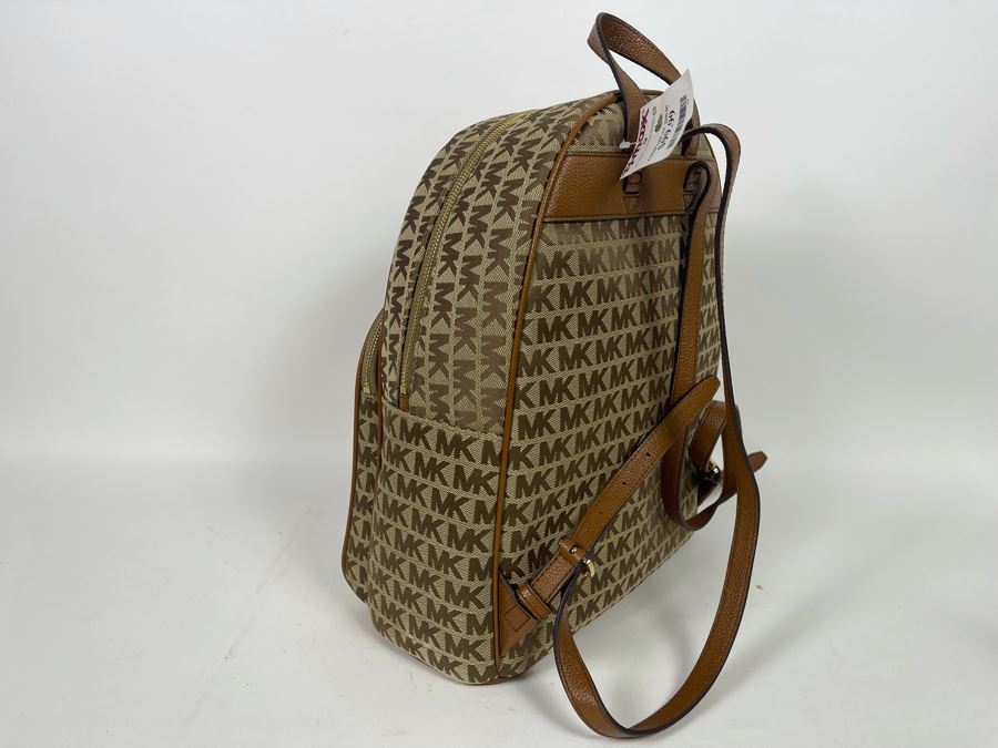 New Michael Kors Backpack Handbag Retails $200 [Photo 4]