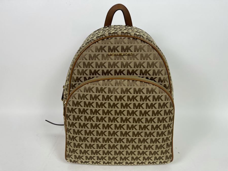 New Michael Kors Backpack Handbag Retails $200 [Photo 2]