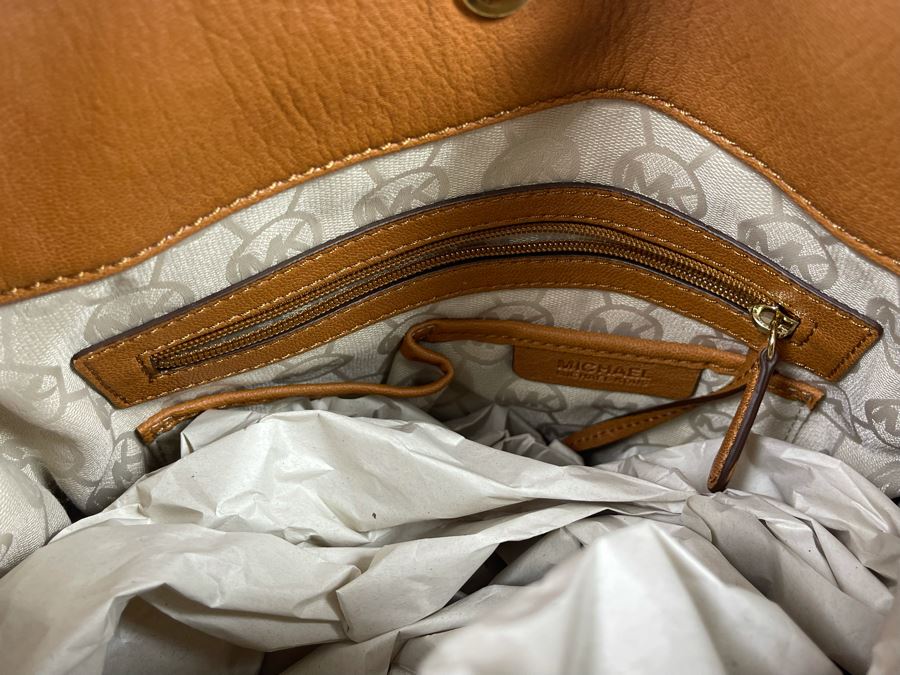 New Michael Kors Hamilton Leather Tote Handbag Retails $358 [Photo 4]