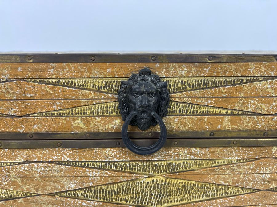 Large Footed Box 18W X 9D X 10H [Photo 3]