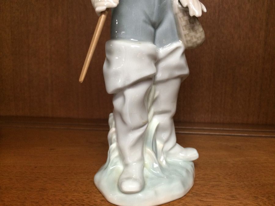 Lladro Figurine Boy with Fishing Pole [Photo 4]
