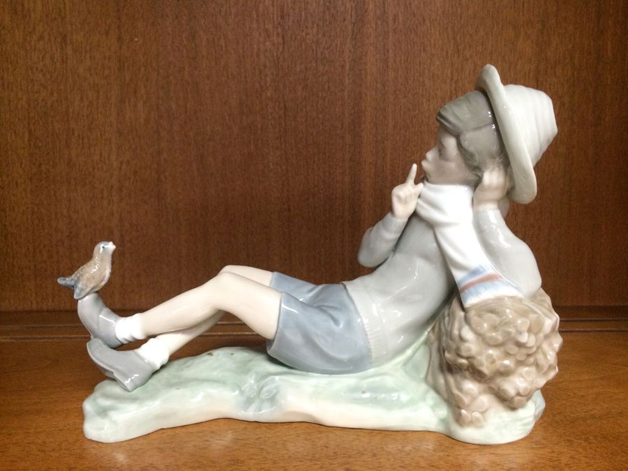 Lladro Figurine Boy with Bird [Photo 6]