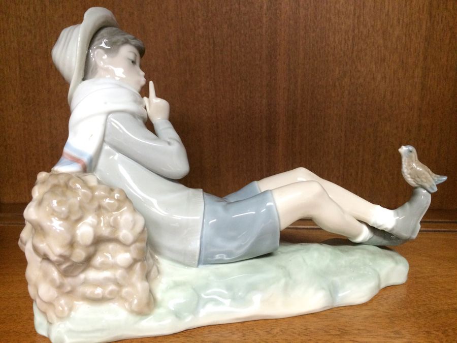 Lladro Figurine Boy with Bird [Photo 8]
