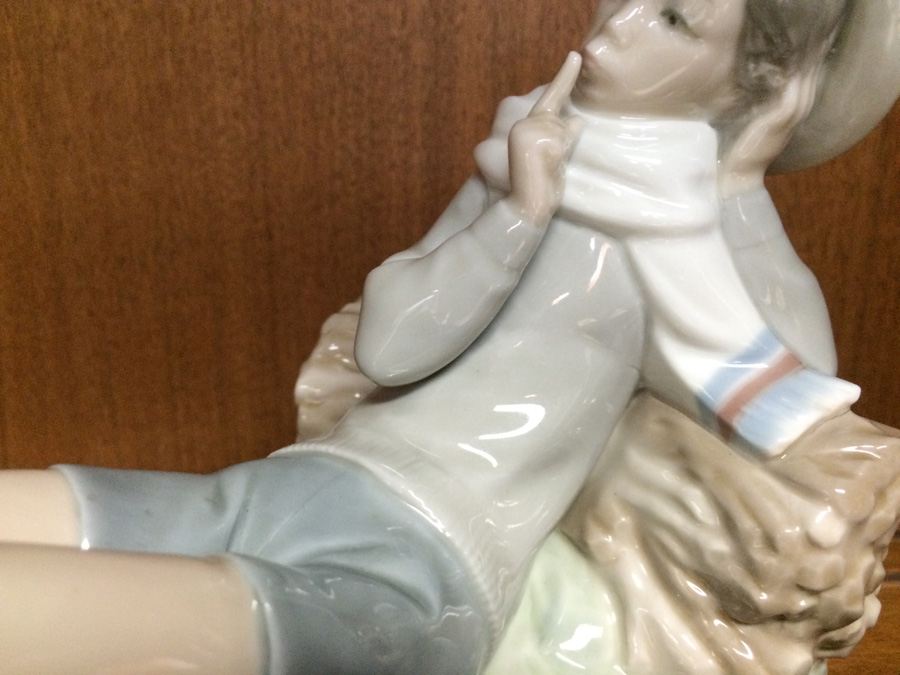 Lladro Figurine Boy with Bird [Photo 3]