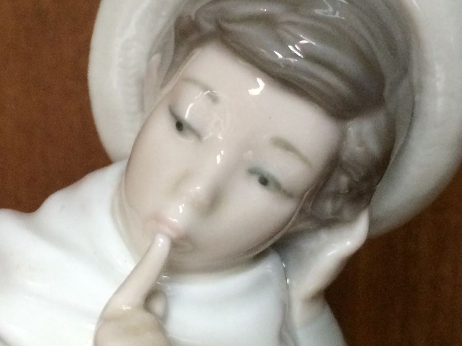 Lladro Figurine Boy with Bird [Photo 9]