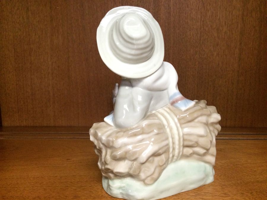 Lladro Figurine Boy with Bird [Photo 7]