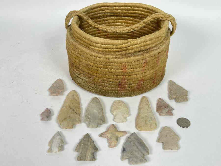 Collection Of Native American Indian Southern Missouri Carved Flint Stone Arrowheads With Basket 9W X 5.5H [Photo 1]
