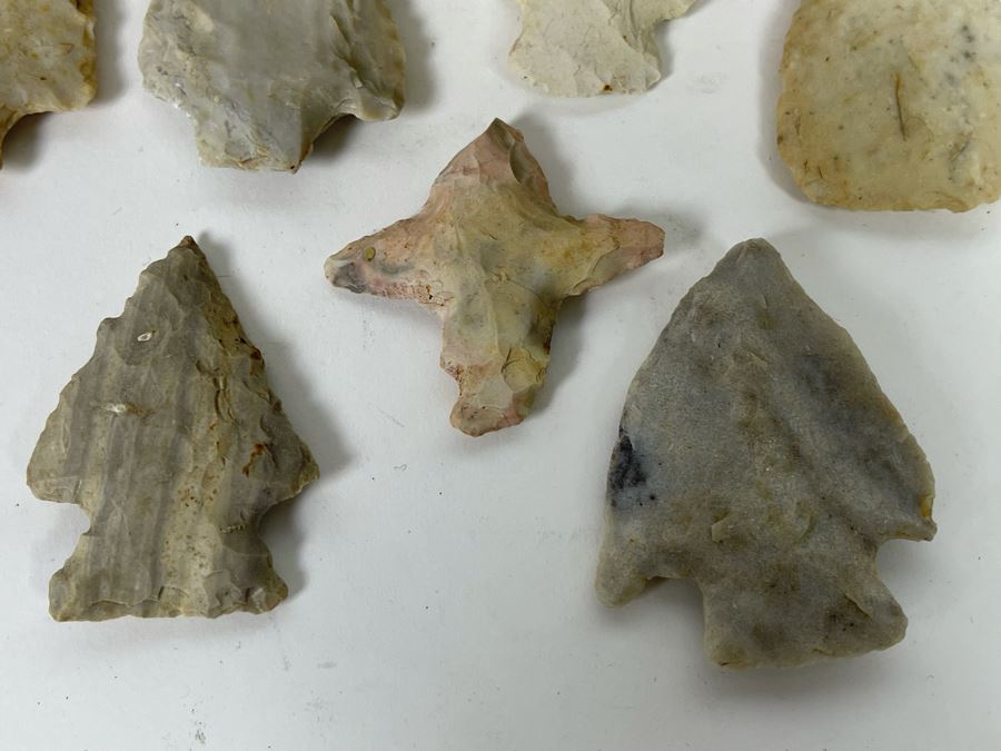 Collection Of Native American Indian Southern Missouri Carved Flint Stone Arrowheads With Basket 9W X 5.5H [Photo 5]