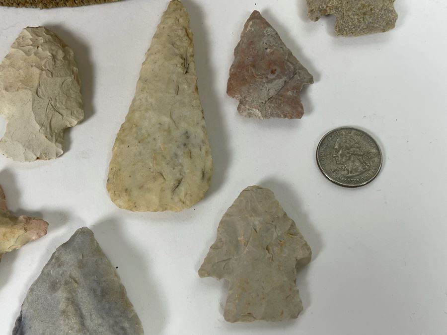 Collection Of Native American Indian Southern Missouri Carved Flint Stone Arrowheads With Basket 9W X 5.5H [Photo 9]
