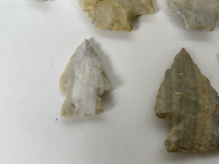 Collection Of Native American Indian Southern Missouri Carved Flint Stone Arrowheads With Basket 9W X 5.5H [Photo 8]
