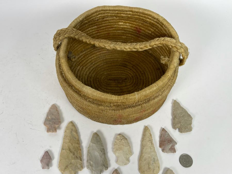 Collection Of Native American Indian Southern Missouri Carved Flint Stone Arrowheads With Basket 9W X 5.5H [Photo 15]