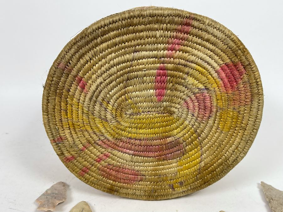 Collection Of Native American Indian Southern Missouri Carved Flint Stone Arrowheads With Basket 9W X 5.5H [Photo 14]