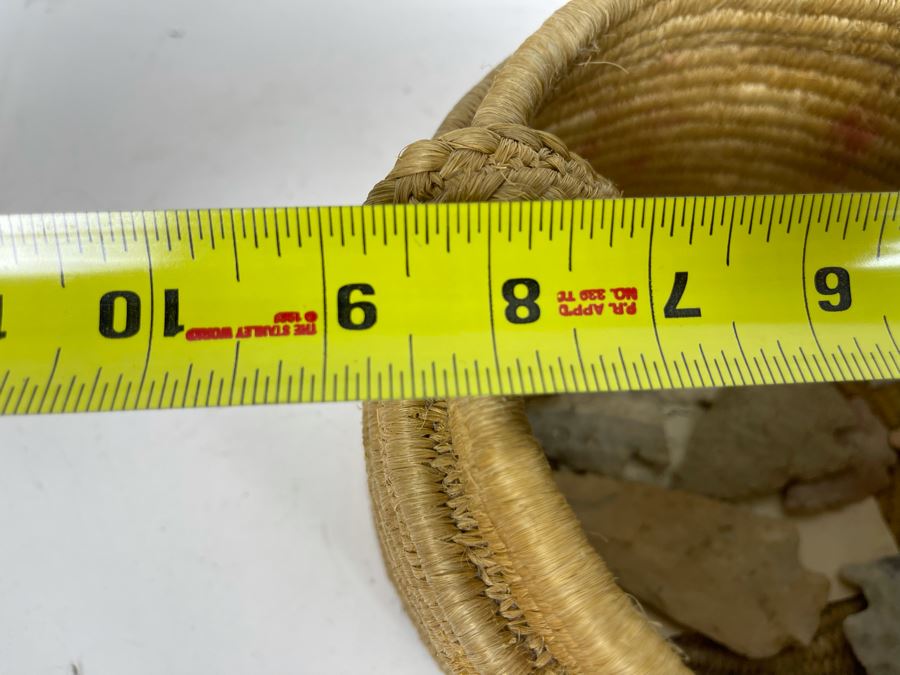 Collection Of Native American Indian Southern Missouri Carved Flint Stone Arrowheads With Basket 9W X 5.5H [Photo 17]