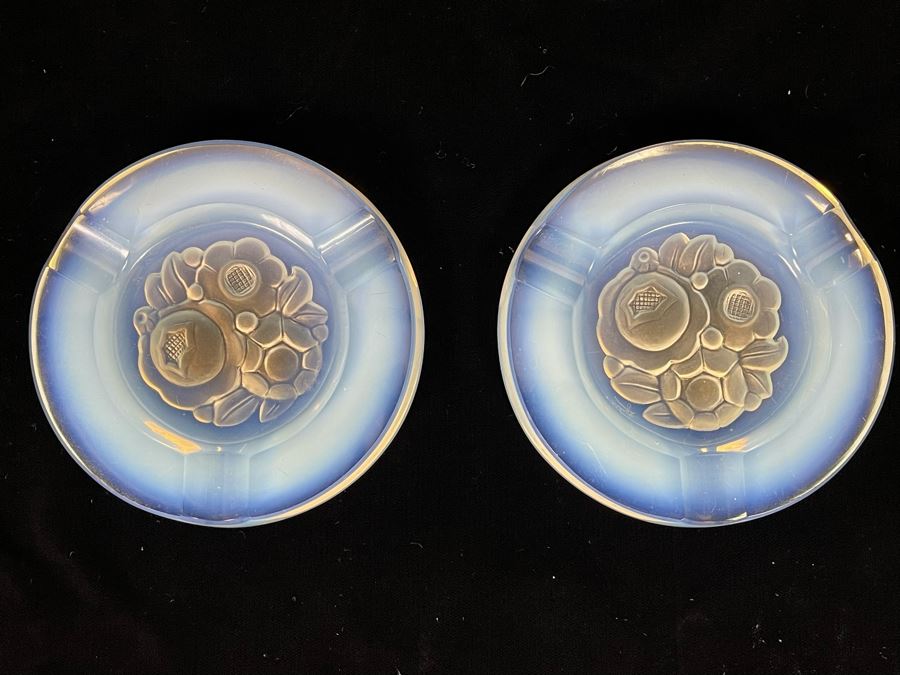 Pair Of Art Deco Period Signed Verlys Oppalescent French Glass Ashtrays 4R [Photo 2]