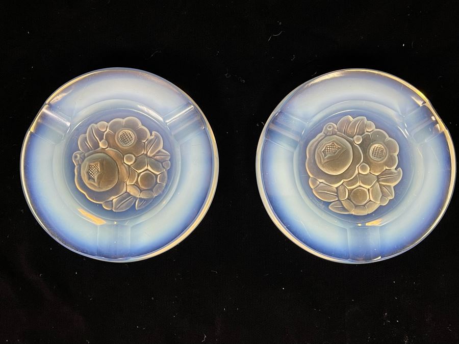 Pair Of Art Deco Period Signed Verlys Oppalescent French Glass Ashtrays 4R [Photo 1]