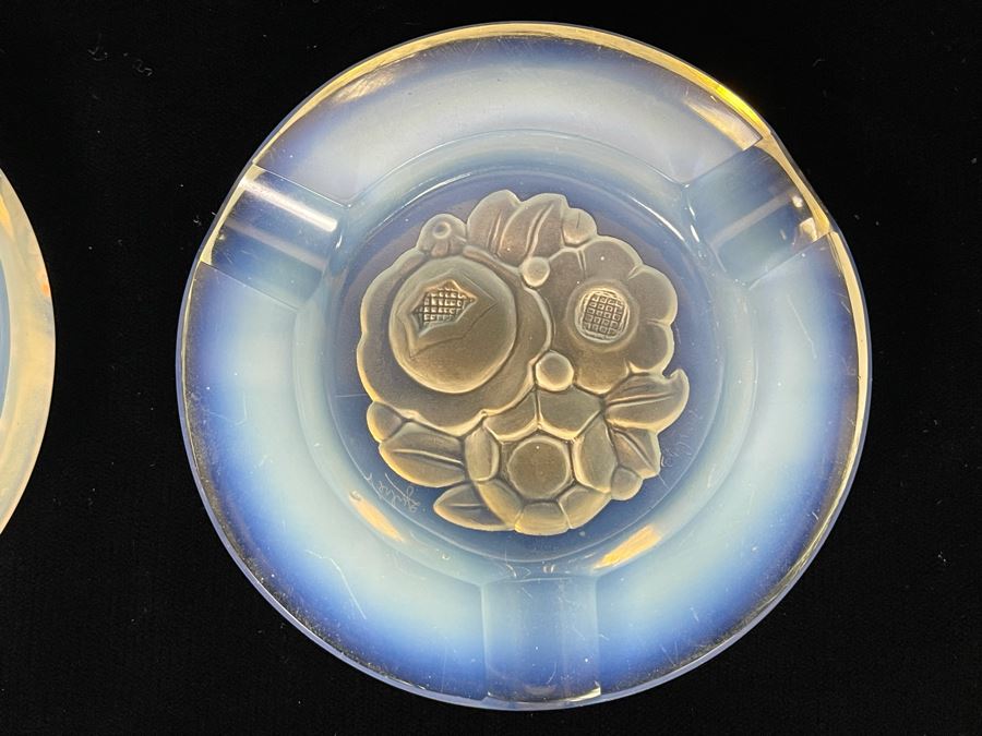 Pair Of Art Deco Period Signed Verlys Oppalescent French Glass Ashtrays 4R [Photo 4]
