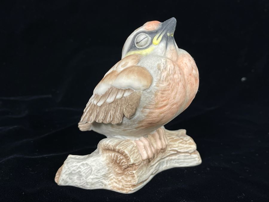 Boehm Porcelain Figurine Titled 'Fledgling Red Poll' 4H [Photo 1]