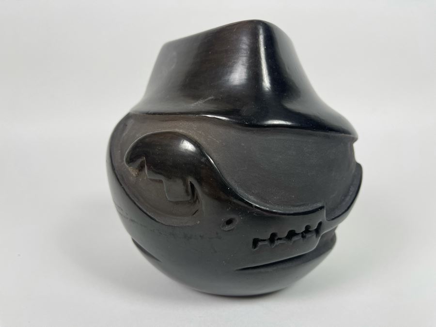 Flora And Glenda Naranjo Santa Clara Black Pottery Vase (Slight Chip On Side In Second Photo) 5.5H [Photo 3]