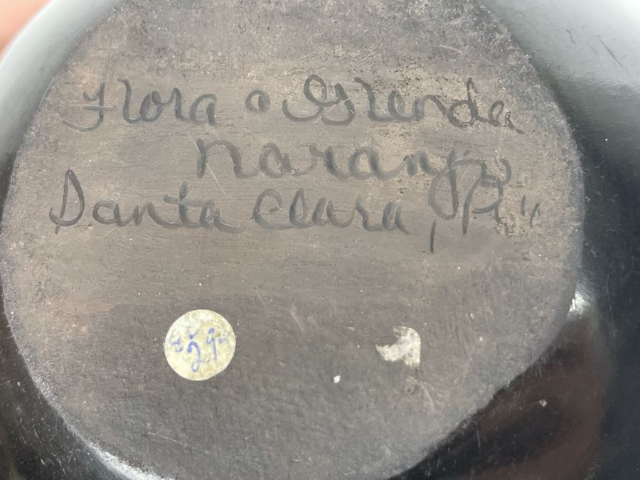 Flora And Glenda Naranjo Santa Clara Black Pottery Vase (Slight Chip On Side In Second Photo) 5.5H [Photo 10]