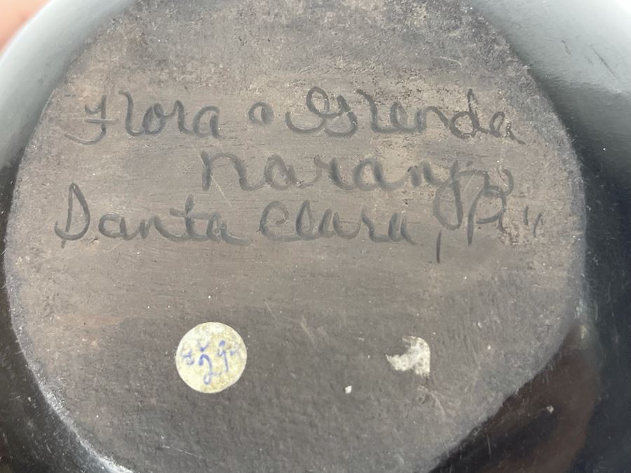 Flora And Glenda Naranjo Santa Clara Black Pottery Vase (Slight Chip On Side In Second Photo) 5.5H [Photo 9]