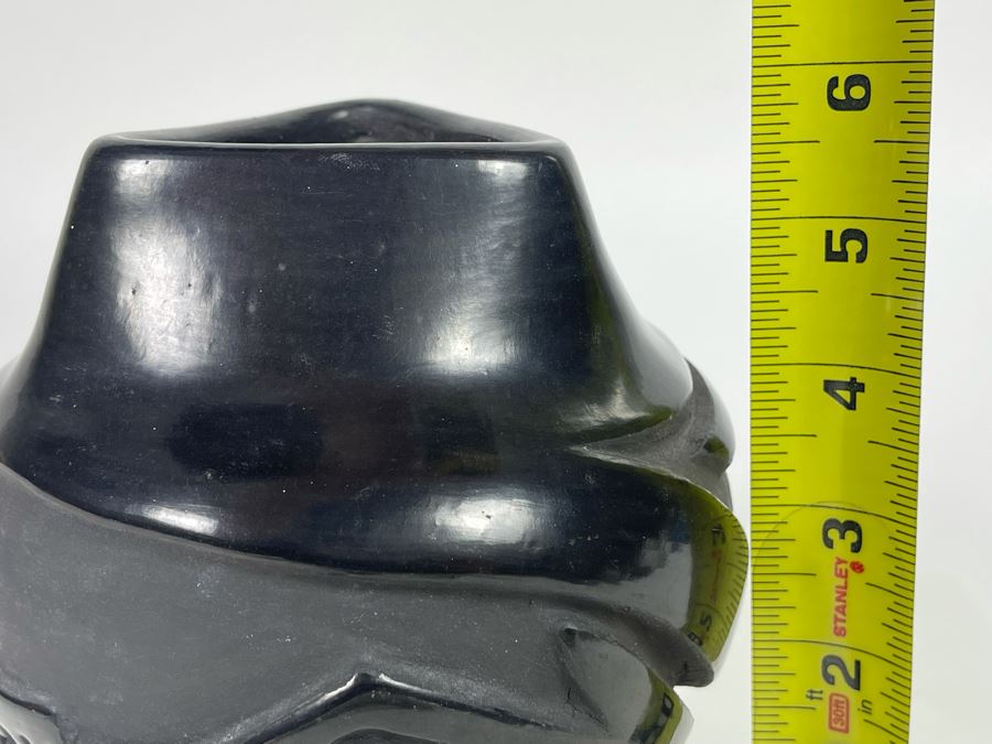 Flora And Glenda Naranjo Santa Clara Black Pottery Vase (Slight Chip On Side In Second Photo) 5.5H [Photo 11]
