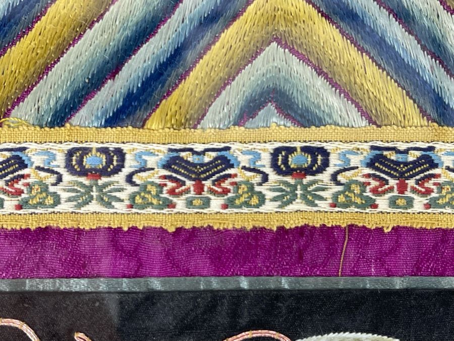 Impressive Antique Chinese Purple Silk Gold Dragon Embroidery Framed Frame Is 13 X 18 [Photo 13]