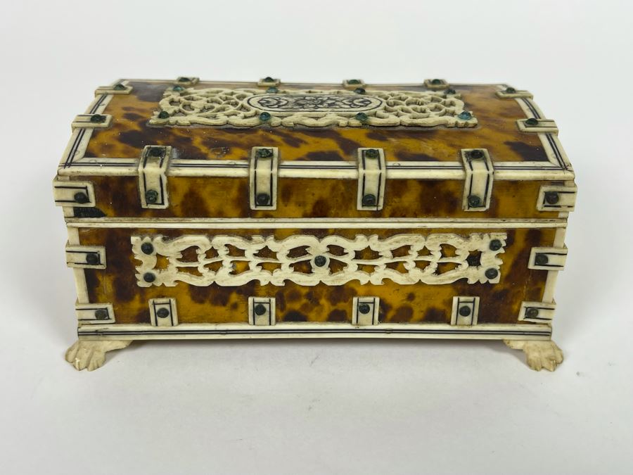 Handmade Bone Footed Domed Box From India 5W X 3D X 2.25H [Photo 1]
