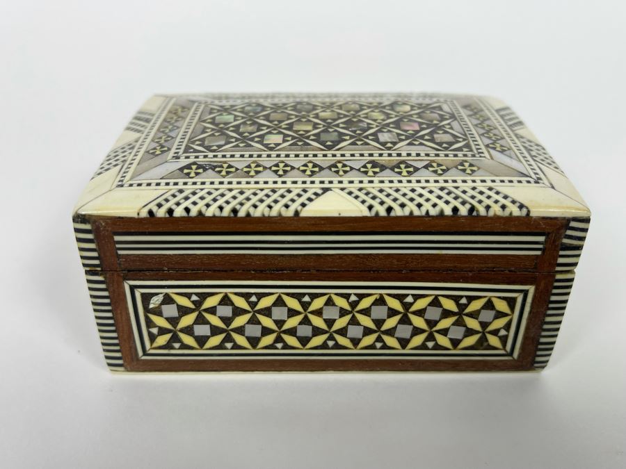 Mother Of Pearl And Bone Inlaid Syrian Trinket Box Velvet Lined 4W X 2.75D X 2H [Photo 2]