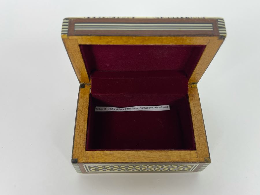 Mother Of Pearl And Bone Inlaid Syrian Trinket Box Velvet Lined 4W X 2.75D X 2H [Photo 4]