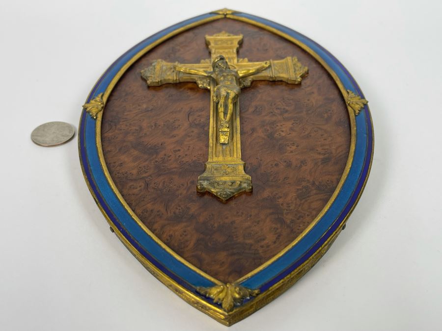F. Ravaud Toulon Bijoutier Joaillier Catholic Handmade Jesus Christ Crucifix Wall Plaque With Relief Metal, Burled Walnut And Enamel 6W X 10H [Photo 4]