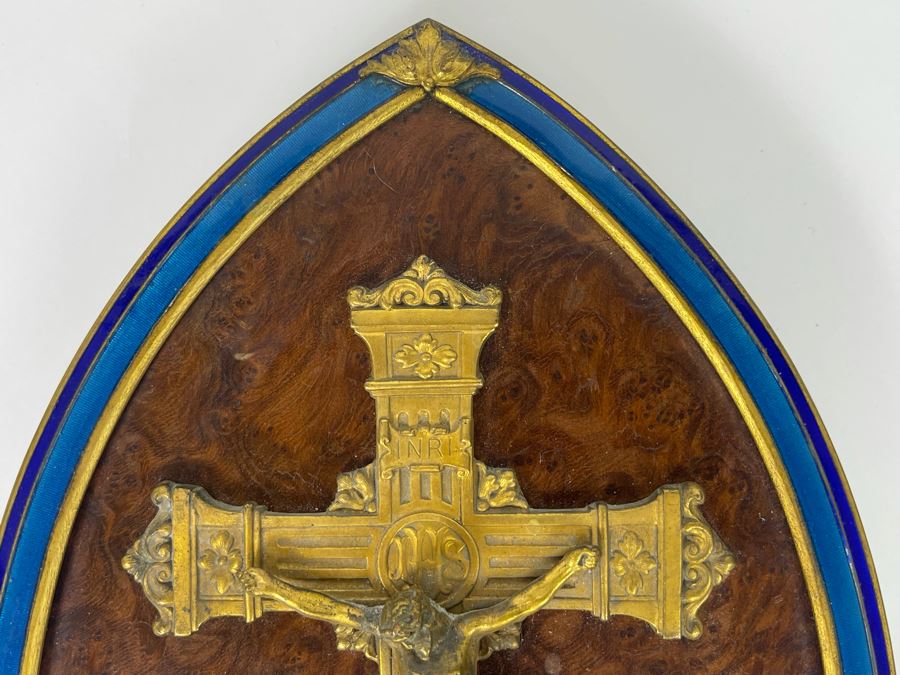 F. Ravaud Toulon Bijoutier Joaillier Catholic Handmade Jesus Christ Crucifix Wall Plaque With Relief Metal, Burled Walnut And Enamel 6W X 10H [Photo 3]