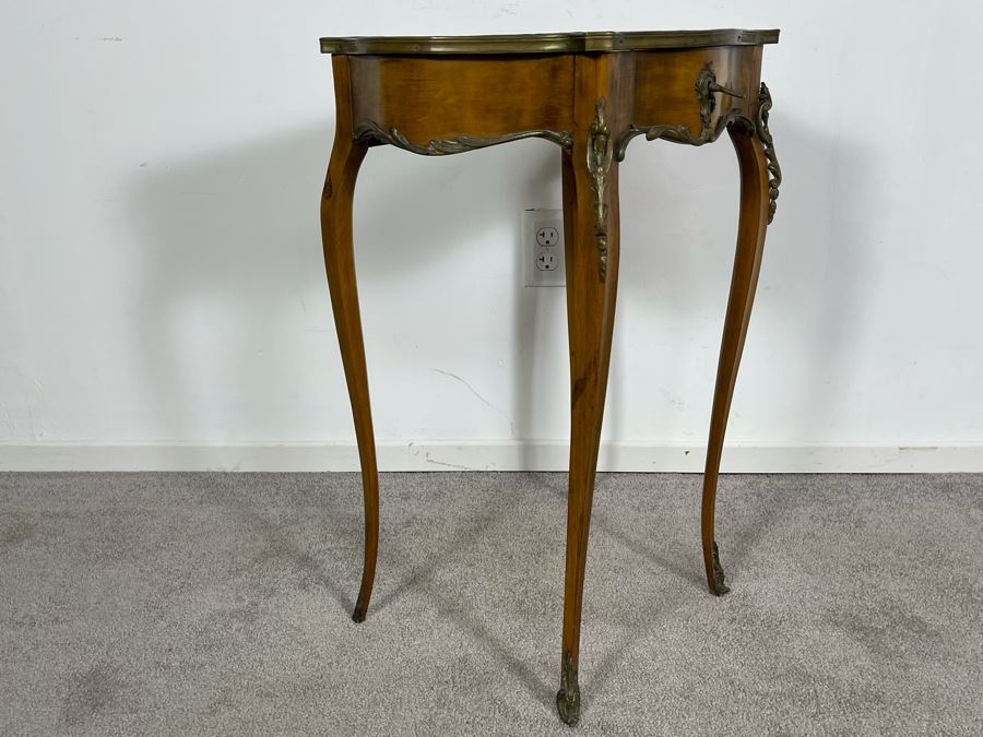 Beautiful Wooden French Louis XV Vitrine Side Table With Ormolu Mounts Hinged Glass Top Lockable With Key (Slight Chip In Beveled Glass Top) 18.5W X 14D X 28H [Photo 20]