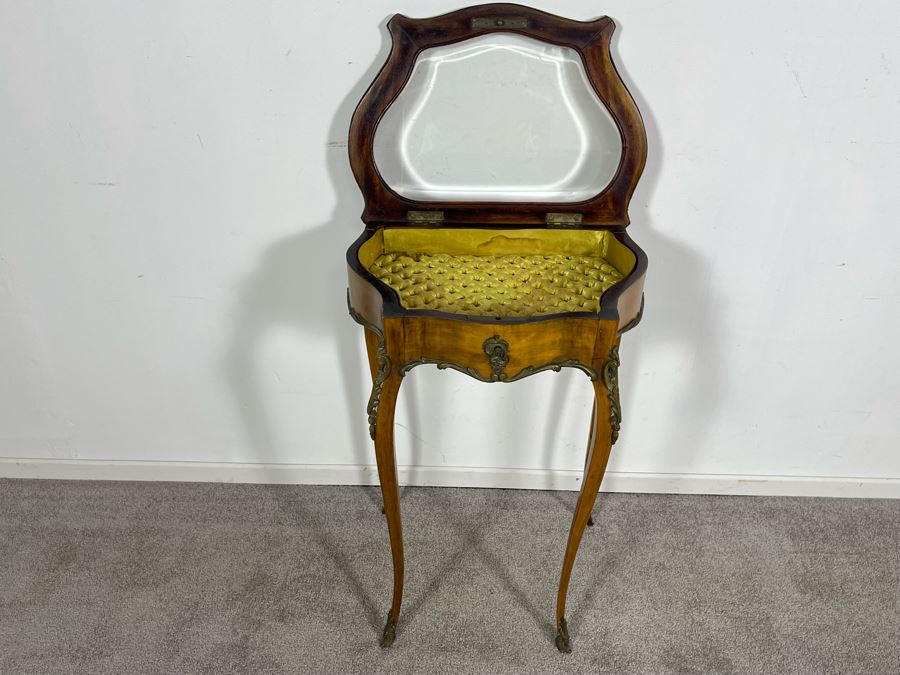 Beautiful Wooden French Louis XV Vitrine Side Table With Ormolu Mounts Hinged Glass Top Lockable With Key (Slight Chip In Beveled Glass Top) 18.5W X 14D X 28H [Photo 10]