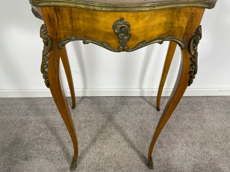Beautiful Wooden French Louis XV Vitrine Side Table With Ormolu Mounts Hinged Glass Top Lockable With Key (Slight Chip In Beveled Glass Top) 18.5W X 14D X 28H [Photo 17]