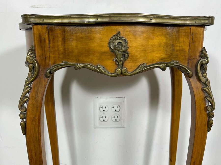 Beautiful Wooden French Louis XV Vitrine Side Table With Ormolu Mounts Hinged Glass Top Lockable With Key (Slight Chip In Beveled Glass Top) 18.5W X 14D X 28H [Photo 16]