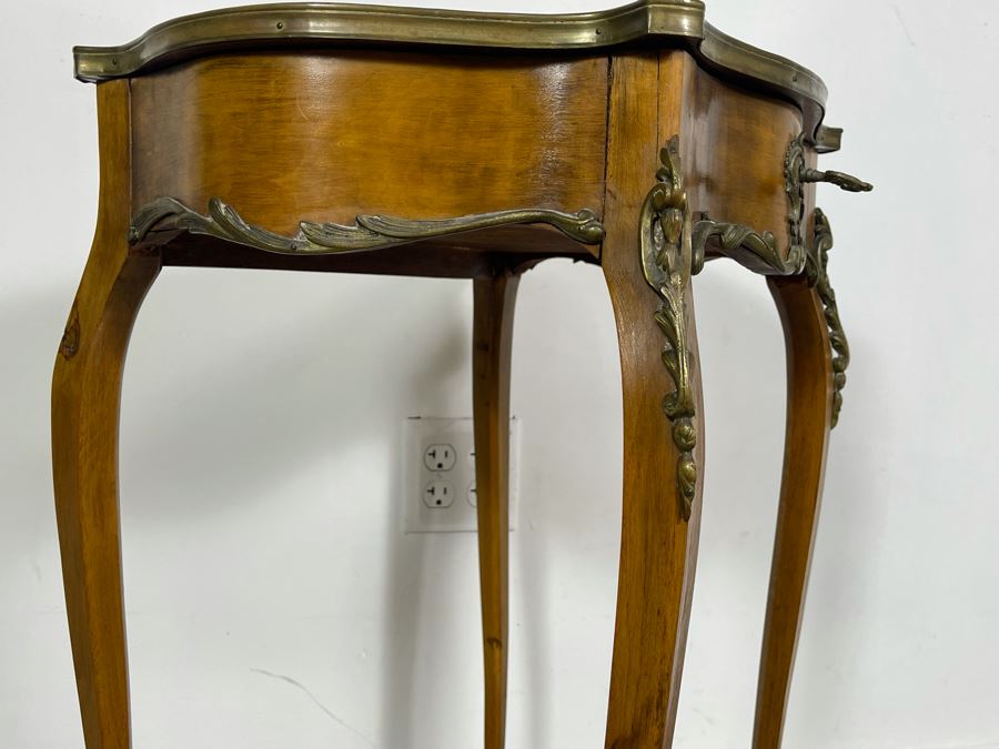 Beautiful Wooden French Louis XV Vitrine Side Table With Ormolu Mounts Hinged Glass Top Lockable With Key (Slight Chip In Beveled Glass Top) 18.5W X 14D X 28H [Photo 22]