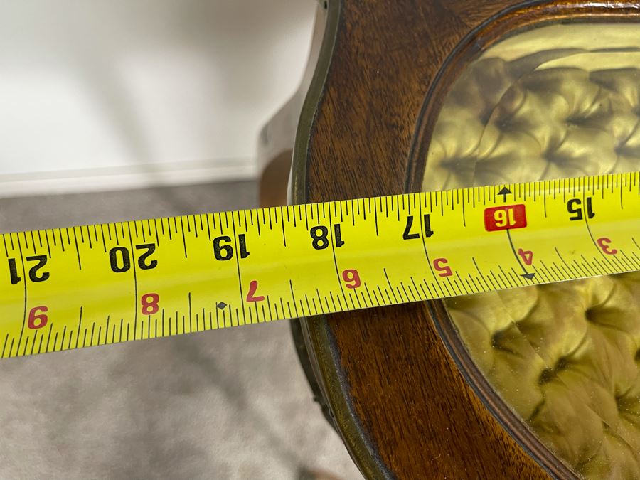 Beautiful Wooden French Louis XV Vitrine Side Table With Ormolu Mounts Hinged Glass Top Lockable With Key (Slight Chip In Beveled Glass Top) 18.5W X 14D X 28H [Photo 25]