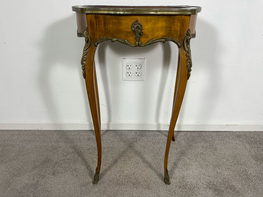 Beautiful Wooden French Louis XV Vitrine Side Table With Ormolu Mounts Hinged Glass Top Lockable With Key (Slight Chip In Beveled Glass Top) 18.5W X 14D X 28H [Photo 6]