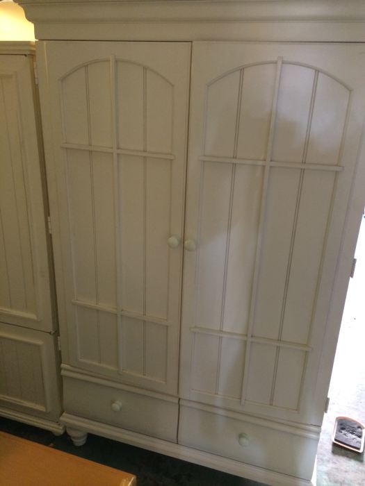 White Armoire [Photo 2]