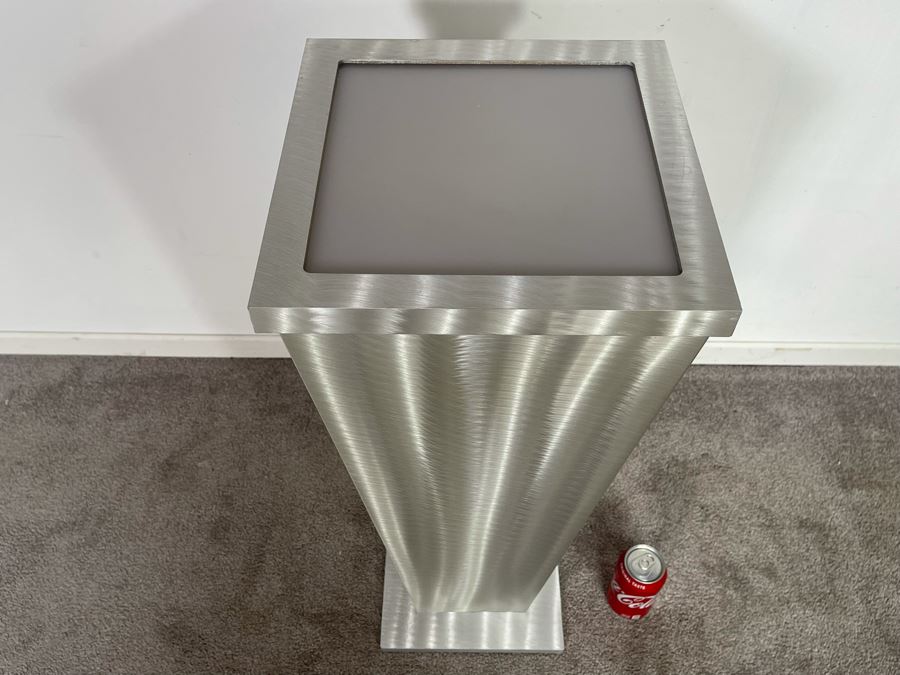Modernist Museum Pedestal Stand With Lighting 12.5W X 30H [Photo 7]