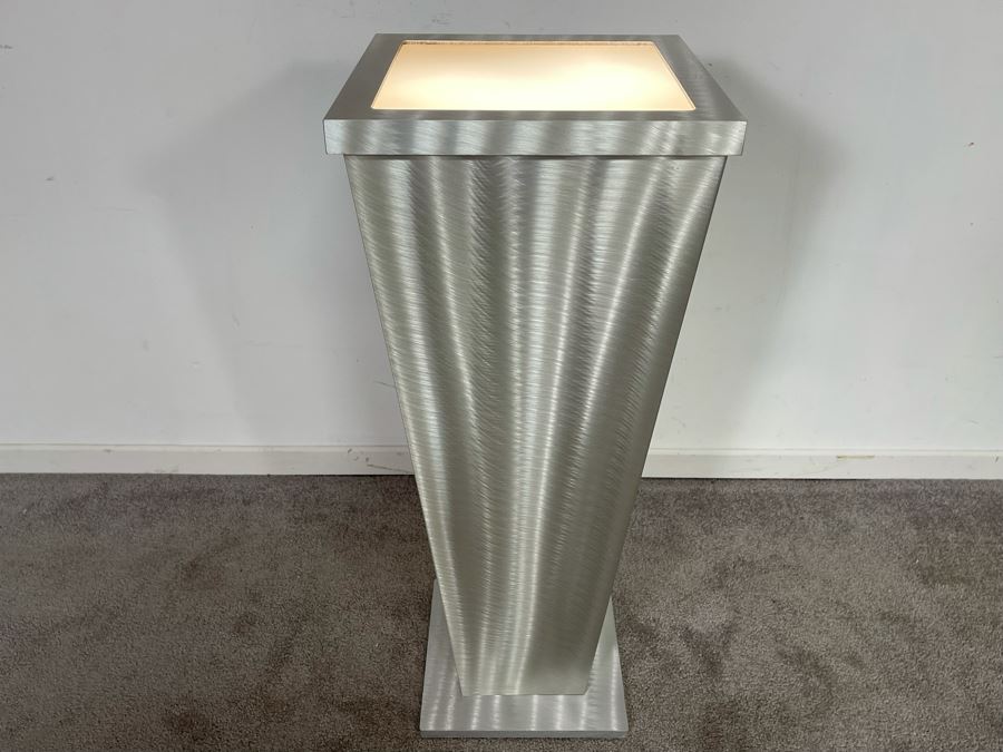 Modernist Museum Pedestal Stand With Lighting 12.5W X 30H [Photo 4]