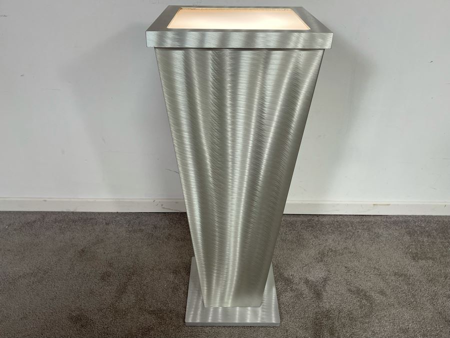 Modernist Museum Pedestal Stand With Lighting 12.5W X 30H [Photo 2]