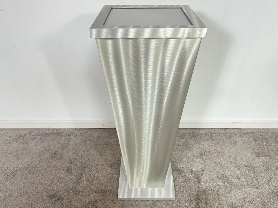 Modernist Museum Pedestal Stand With Lighting 12.5W X 30H [Photo 6]