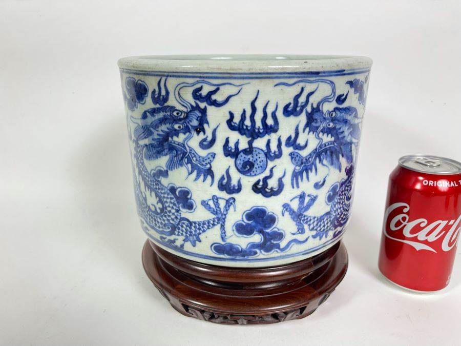 Antique Chinese Blue And White Porcelain Dragon Design Flower Pot 8.5W X 6.5H With Wooden Stand [Photo 3]