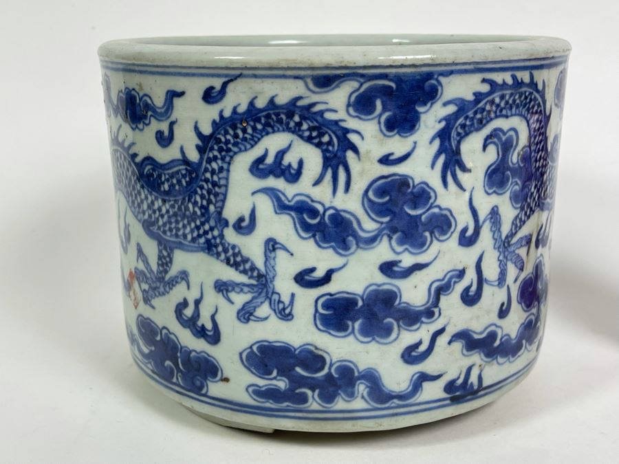Antique Chinese Blue And White Porcelain Dragon Design Flower Pot 8.5W X 6.5H With Wooden Stand [Photo 12]