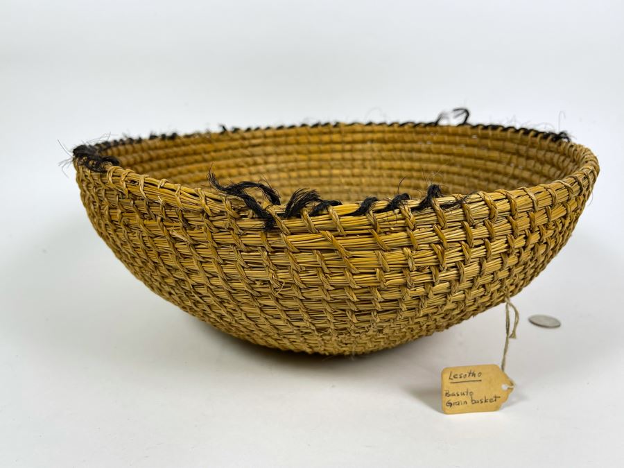 Vintage African Lesotho Basuto Grain Basket 15R X 6H [Photo 3]