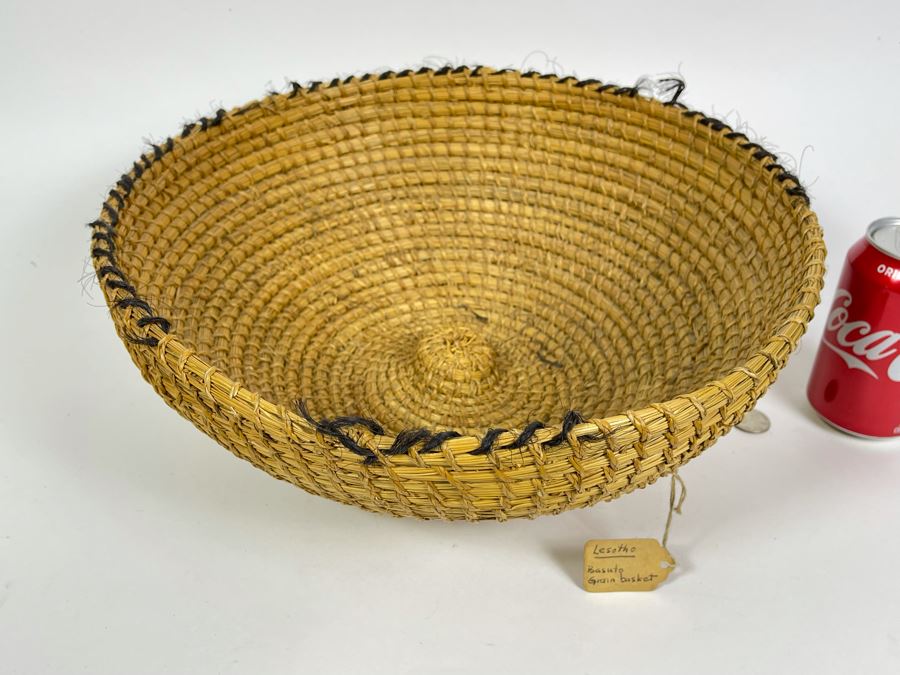 Vintage African Lesotho Basuto Grain Basket 15R X 6H [Photo 1]