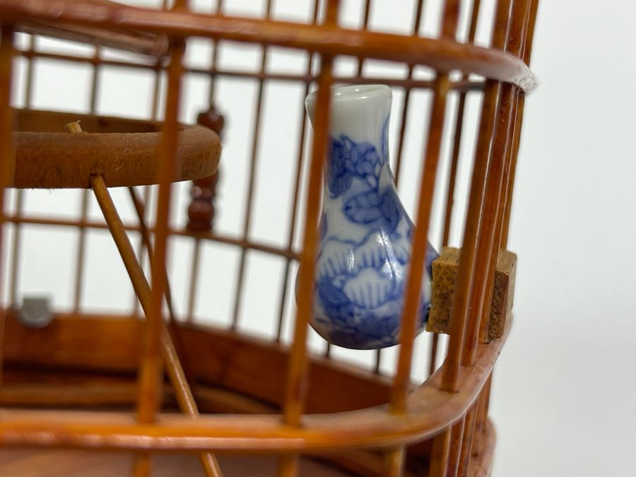 Small Chinese Wooden Birdcage 5.5W X 10H [Photo 5]